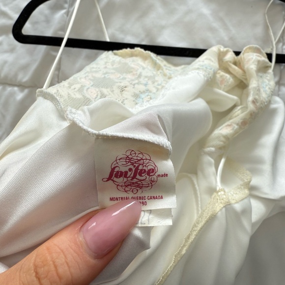 Vintage Elegant White Lace Trim Nightgown - Picture 7 of 9